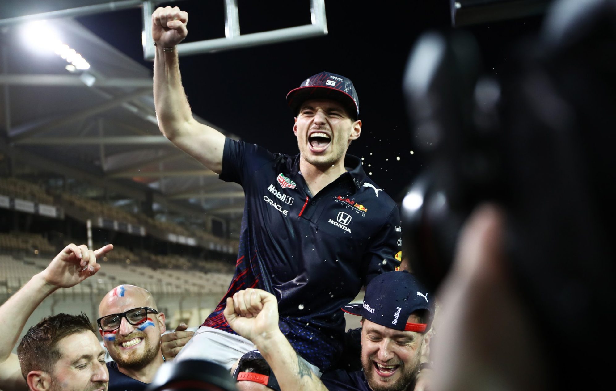 Verstappen signs bumper new deal with Red Bull until end of 20281